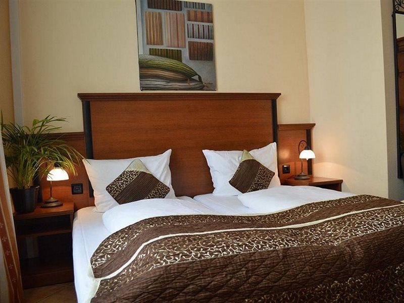 City Hotel West Frankfurt am Main Bagian luar foto