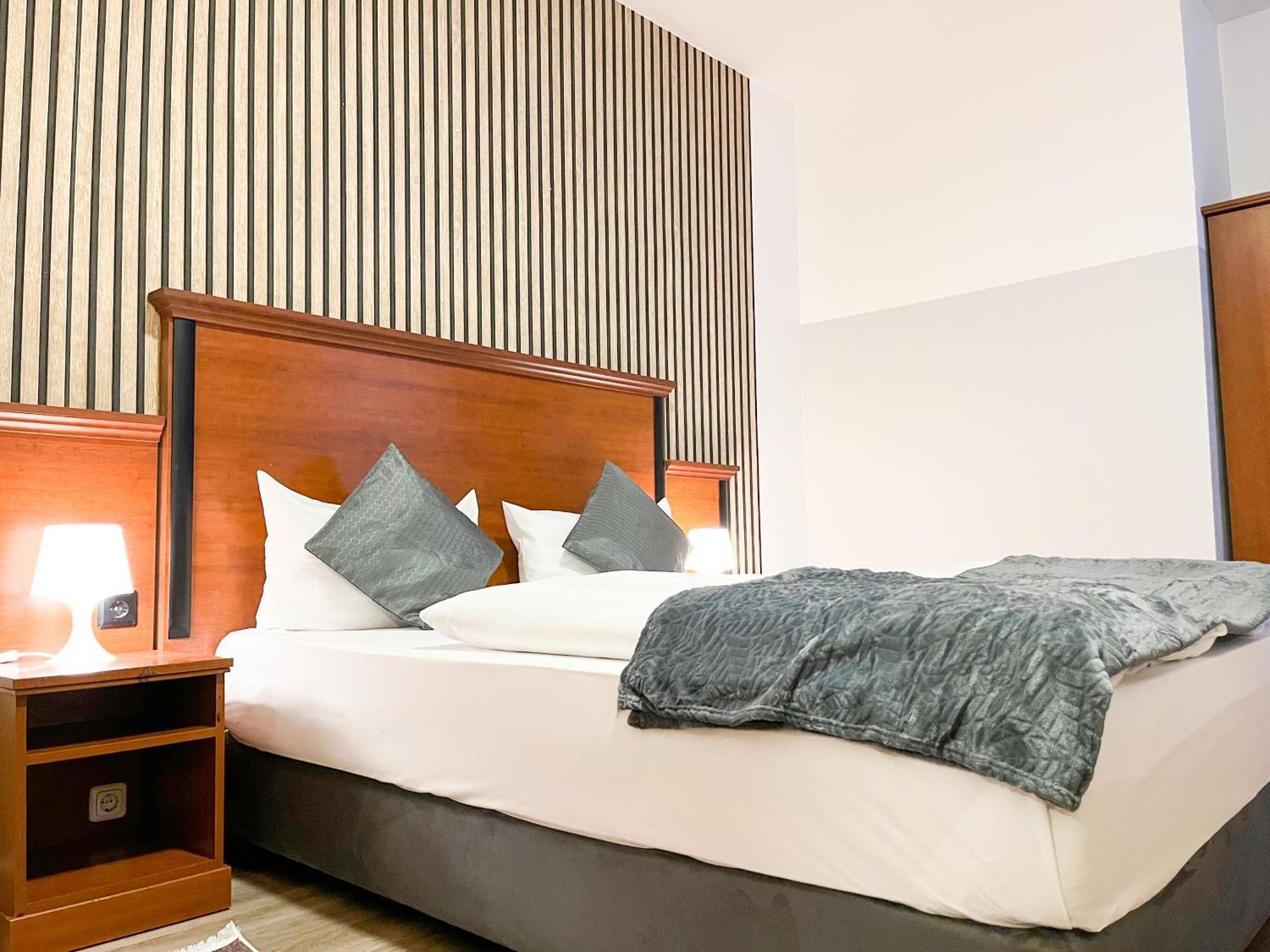 City Hotel West Frankfurt am Main Bagian luar foto