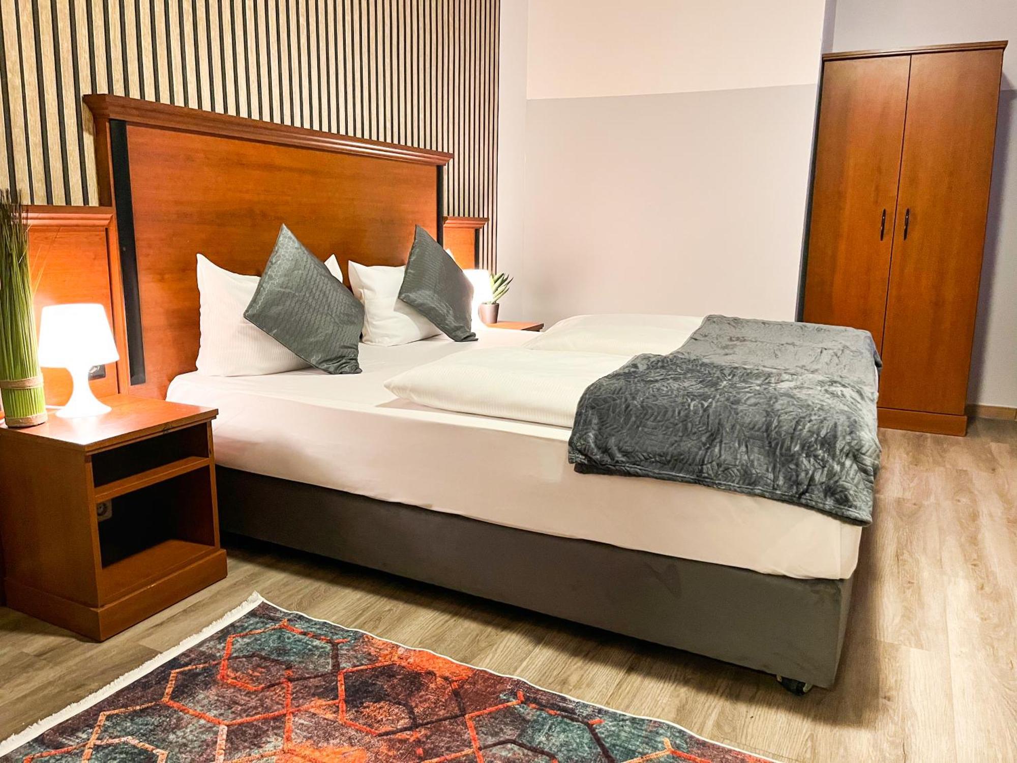 City Hotel West Frankfurt am Main Bagian luar foto