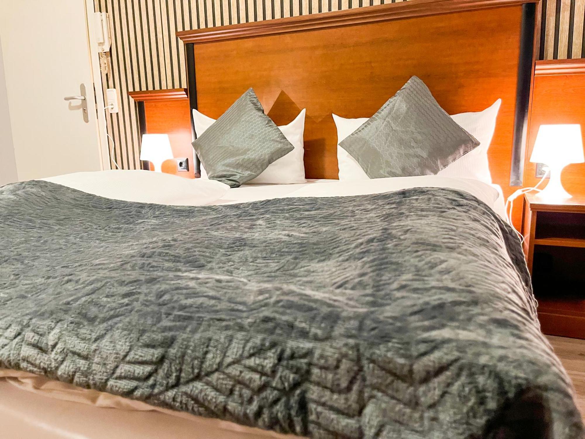 City Hotel West Frankfurt am Main Bagian luar foto