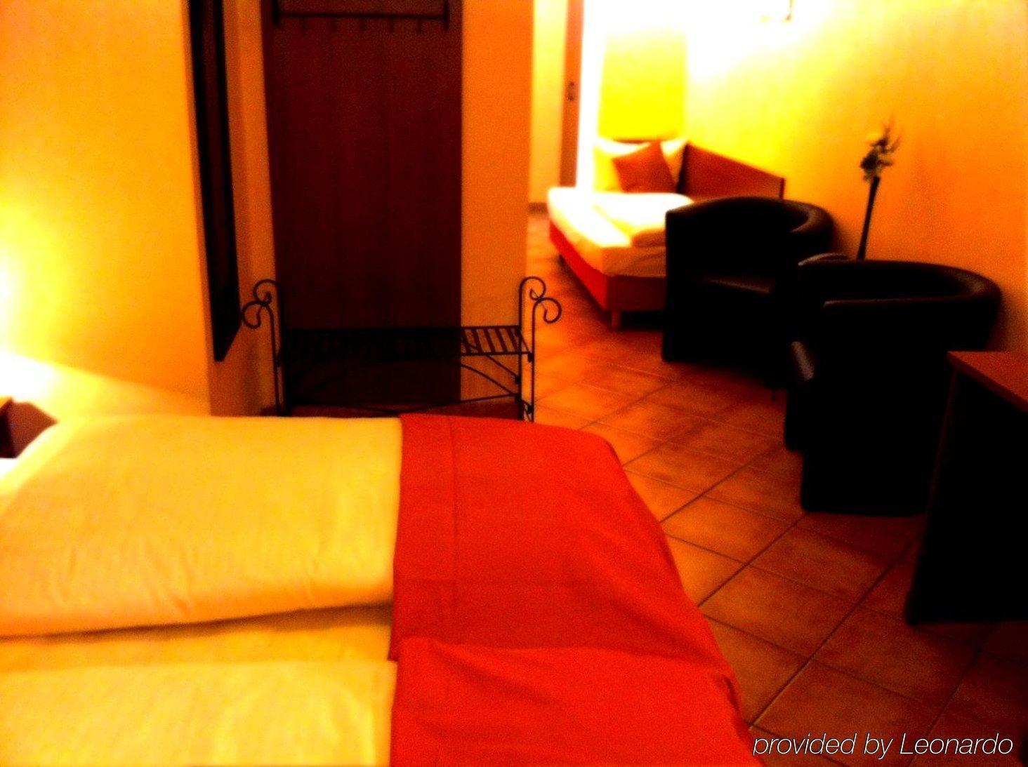 City Hotel West Frankfurt am Main Ruang foto
