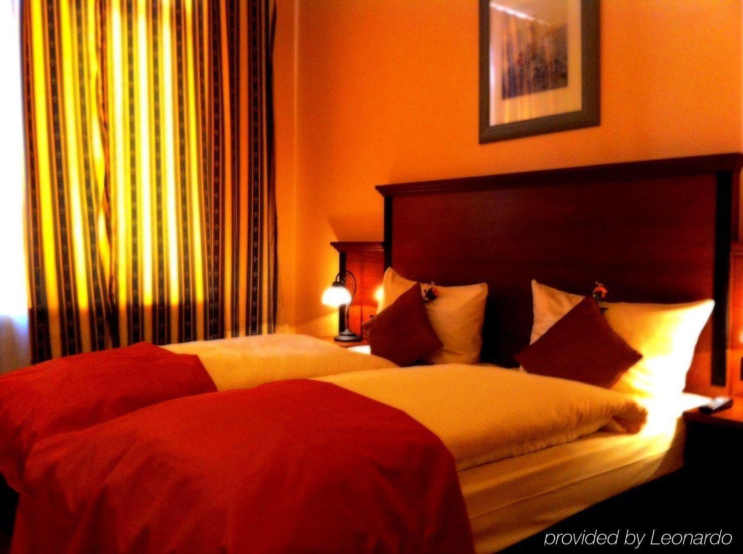 City Hotel West Frankfurt am Main Ruang foto