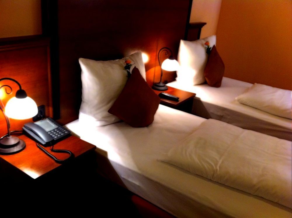 City Hotel West Frankfurt am Main Bagian luar foto