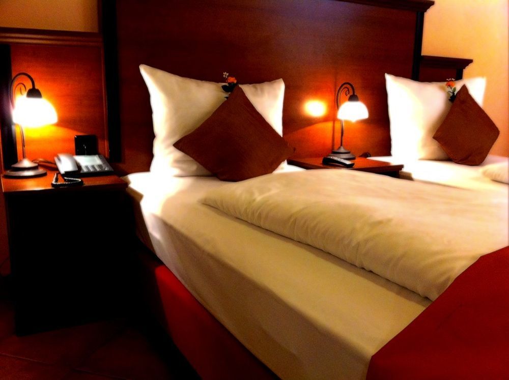 City Hotel West Frankfurt am Main Bagian luar foto