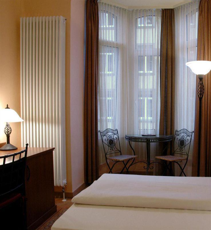 City Hotel West Frankfurt am Main Ruang foto
