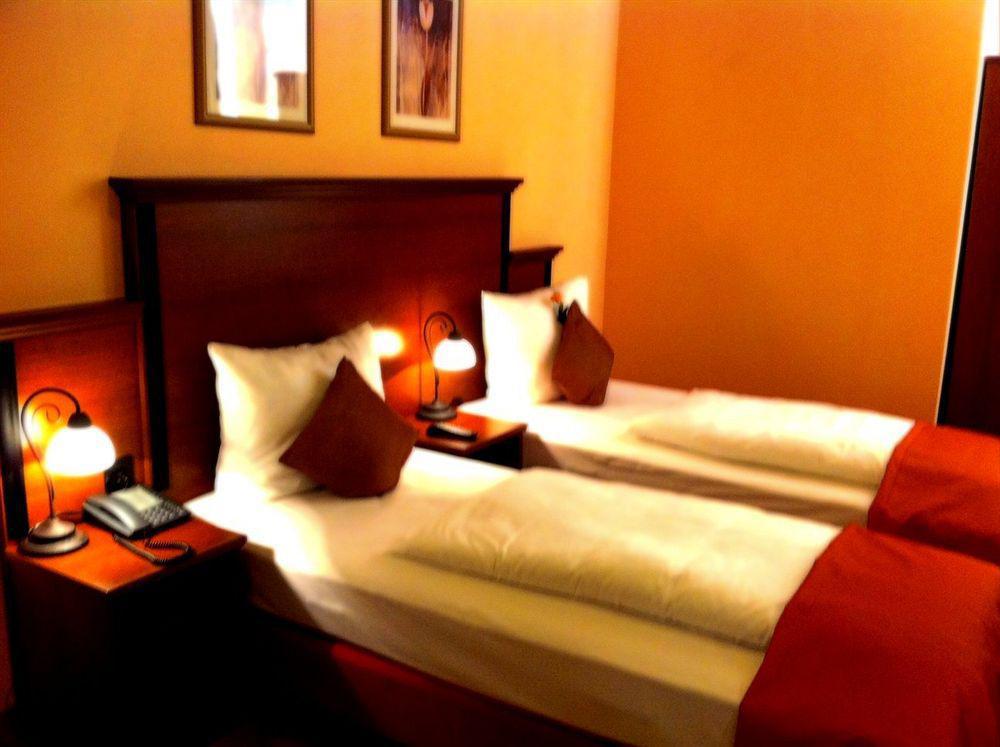 City Hotel West Frankfurt am Main Ruang foto